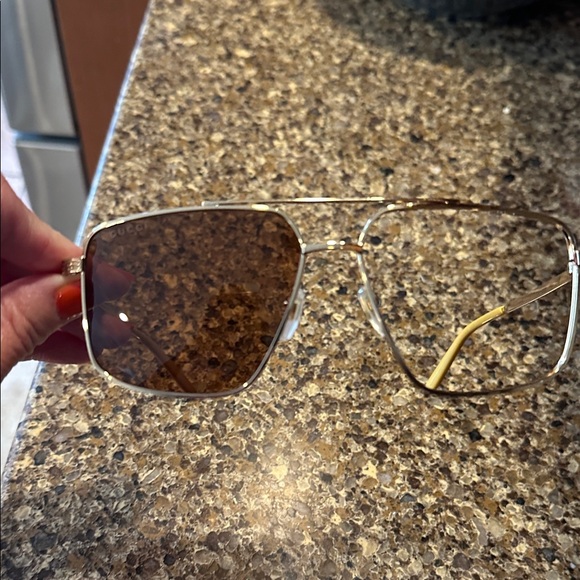 GUCCI Aviator sunglasses gold frame GG0941S as-is-Missing lens & screw oversized - Picture 1 of 9